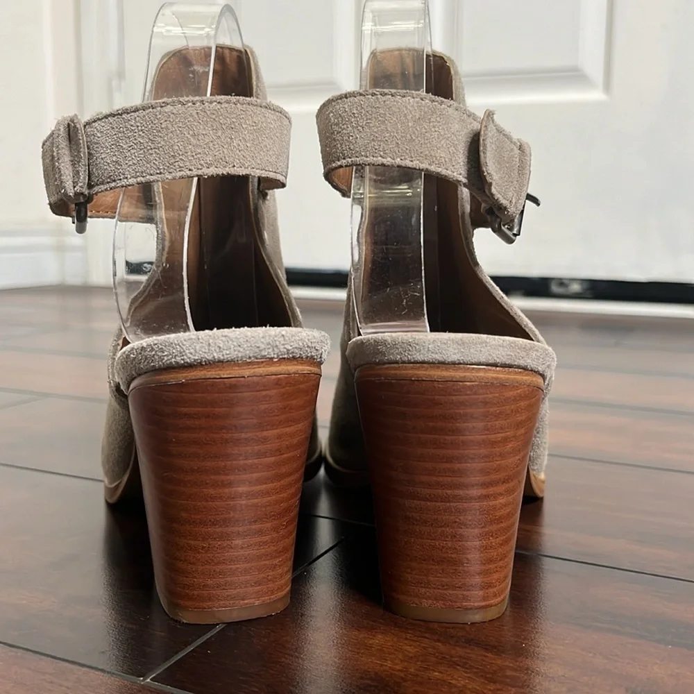 NWOB Frye & Co Donna Suede Peep Toe Ankle Booties in Ash Light Tan Size 11 Boho